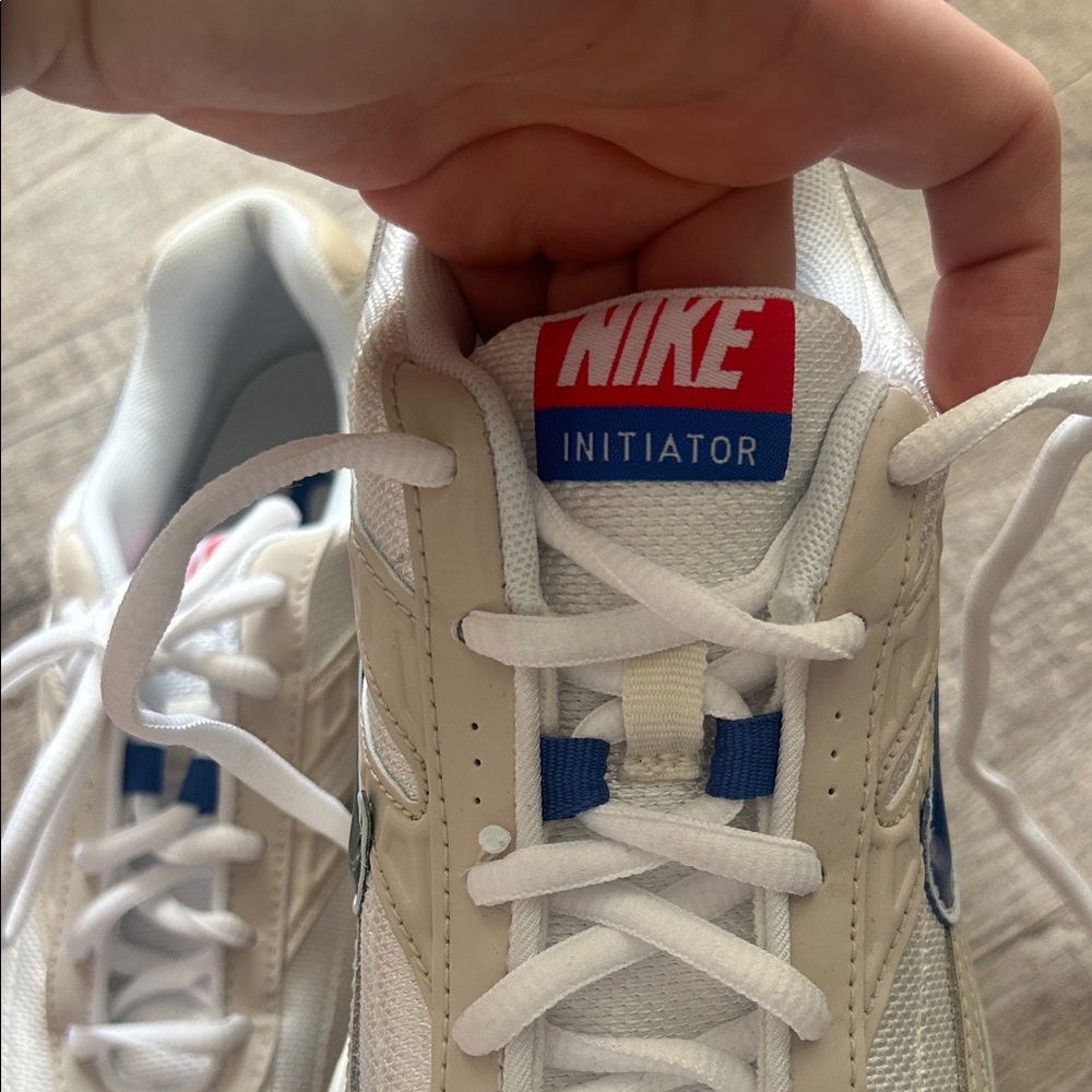 Women’s Nike Intiator Sneakers - Picture 2 of 6